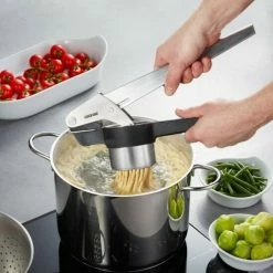 GEFU Kartoffel-, Saft- Und Spätzlepresse FORCE ONE 21 GEFU Kartoffel-, Saft- Und Spätzlepresse FORCE ONE -Emile Henry shop 13110 Presse FORCE ONE Ambiente RGB l