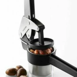 GEFU Kartoffel-, Saft- Und Spätzlepresse FORCE ONE 18 GEFU Kartoffel-, Saft- Und Spätzlepresse FORCE ONE -Emile Henry shop 13110 Presse FORCE ONE Maronen 2 RGB bearbeitet l