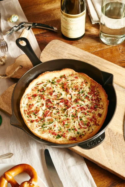 Staub Bratpfanne Mit Gusseisengriff In Schwarz 5 Staub Bratpfanne Mit Gusseisengriff In Schwarz – Bild 3