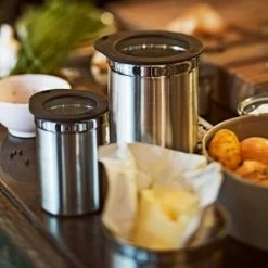 Rösle Dose Aus Edelstahl Mit Frischhaltedeckel 12 Cm/ 6,5 Cm/ 0,7 L 7 Rösle Dose Aus Edelstahl Mit Frischhaltedeckel 12 Cm/ 6,5 Cm/ 0,7 L -Emile Henry shop 16551 Dosen mit Deckel RGB 300 dpi l 2