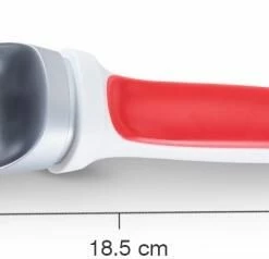 Zyliss Eisportionierer Rot 14 Zyliss Eisportionierer Rot -Emile Henry shop 220 E980128 Ice Cream Scoop Red angle dimensions HR