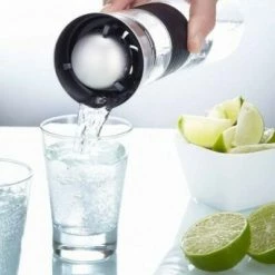 GEFU Karaffe CASCADA 11 GEFU Karaffe CASCADA -Emile Henry shop GEFU 35270 Wasserkaraffe Makro 2 bearbeitet l