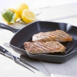 Le Creuset Grillpfanne Signature Quadratisch Mit 2 Griffen In Schwarz 7 Le Creuset Grillpfanne Signature Quadratisch Mit 2 Griffen In Schwarz -Emile Henry shop Gusseisen 26 7 l