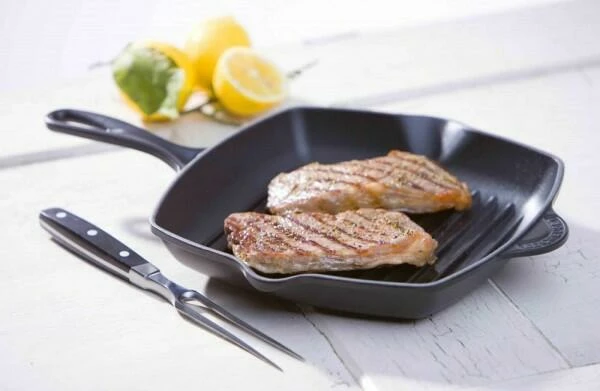 Le Creuset Grillpfanne Signature Quadratisch Mit 2 Griffen In Schwarz 5 Le Creuset Grillpfanne Signature Quadratisch Mit 2 Griffen In Schwarz – Bild 3