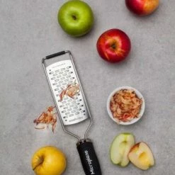 Microplane 2-Wege-Reibe Gourmet 14 Microplane 2-Wege-Reibe Gourmet -Emile Henry shop MP Gourmet Series Ribbon Grater 45002 apples neu l