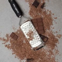Microplane 2-Wege-Reibe Gourmet 13 Microplane 2-Wege-Reibe Gourmet -Emile Henry shop MP Gourmet Series Ribbon Grater 45002 chocolate neu l