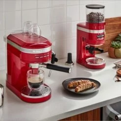 KitchenAid Halbautomatische Espressomaschine ARTISAN In Empire Rot 17 KitchenAid Halbautomatische Espressomaschine ARTISAN In Empire Rot -Emile Henry shop P191794kp 065z EMEA ER