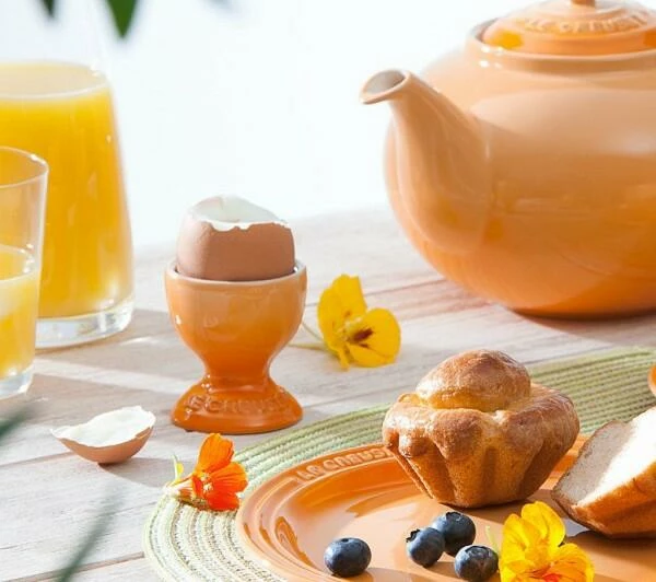 Le Creuset Eierbecher Mit Standfuß In Kirschrot 4 Le Creuset Eierbecher Mit Standfuß In Kirschrot – Bild 2
