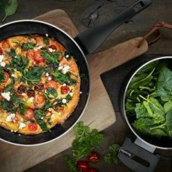 Berndes Schmorpfanne Mit Glasdeckel B.green 24 Cm / 5,5 Cm / 3,1 Liter 14 Berndes Schmorpfanne Mit Glasdeckel B.green 24 Cm / 5,5 Cm / 3,1 Liter -Emile Henry shop ProductMood BL BERNDES Spinat Fritatte bgreen