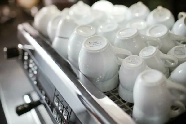 Kahla Café Sommelier Kaffeebecher Set 2tlg. In Weiß 7 Kahla Café Sommelier Kaffeebecher Set 2tlg. In Weiß – Bild 5