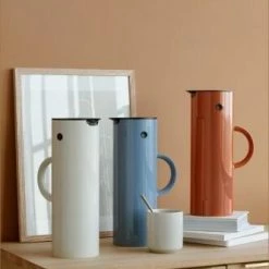Stelton Isolierkanne EM77 1 L In Rust 7 Stelton Isolierkanne EM77 1 L In Rust -Emile Henry shop stelton EM77 968 dusty blue